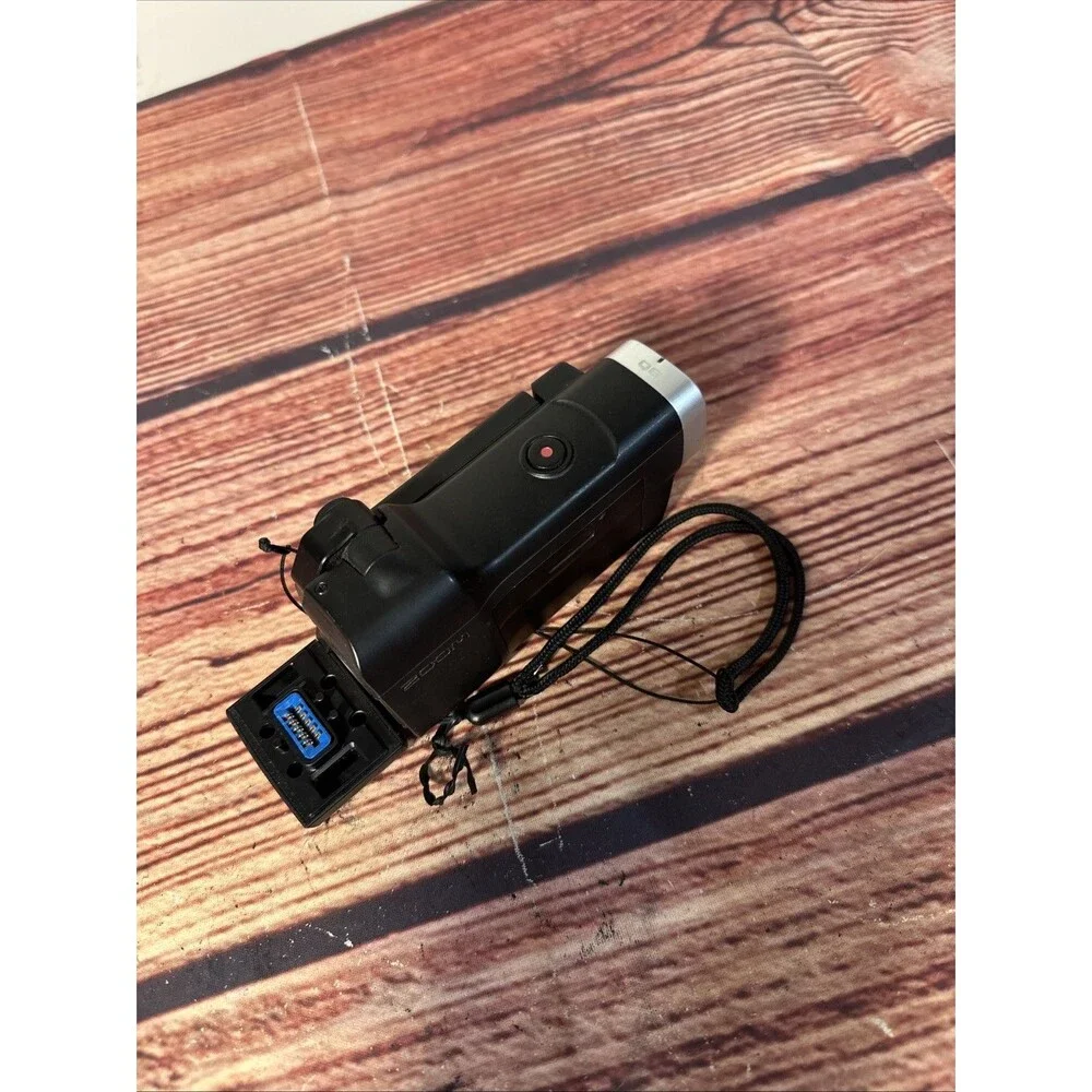 Zoom Q8 handy video recorder W/ Battery - WORKING